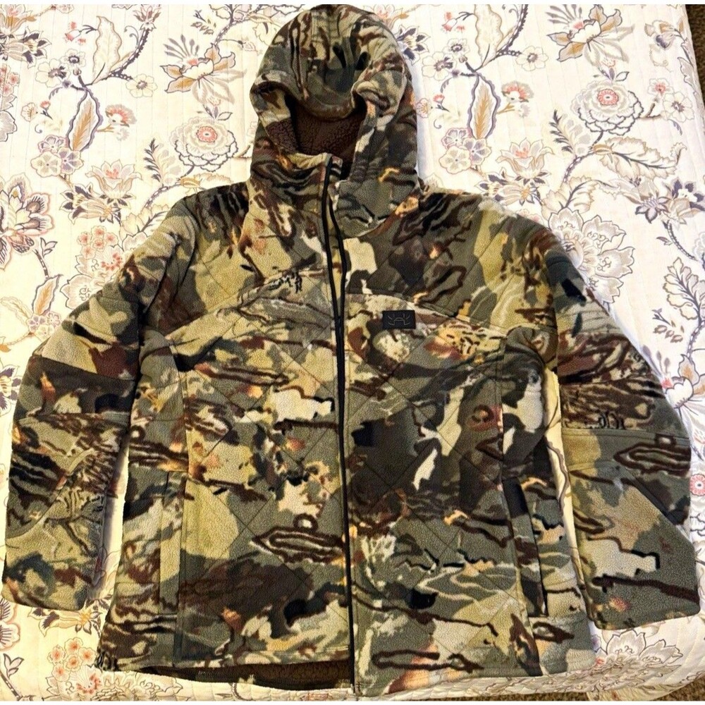 Under Armour Men's XL Loose Fit Camouflage Hooded Full Zip Jacket. Very Warm!